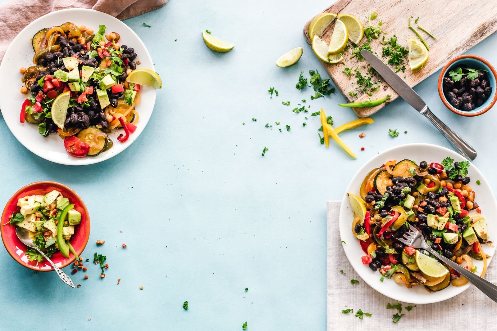 Bowl de avena y fruta para antes de entrenar (Pexels)
